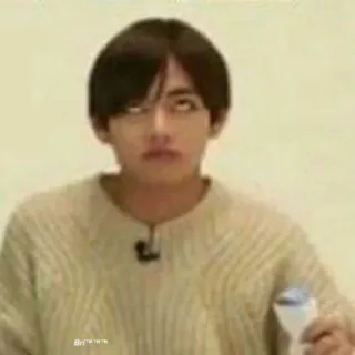 🎭 V V, BTS, K-pop, tête drôle, mème telegram sticker