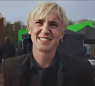 🐍 Tom Felton actor, sonrisa, pelo rubio, retrato, celebridad telegram sticker