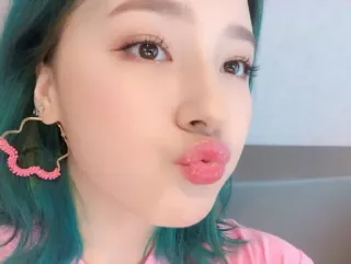 😚 femme, visage, beauté, selfie, maquillage, fille, coréenne, rose telegram sticker