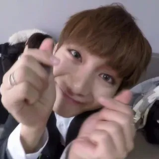 🌸 kpop, k-pop, 韩国流行, 手指爱心, 偶像, 亚洲 telegram sticker