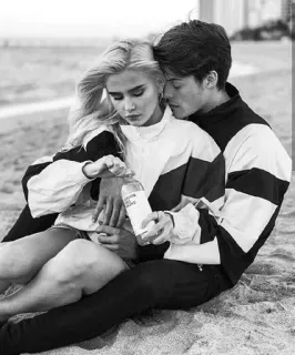 ◾️ couple, beach, romance, young adults, love, relationship whatsapp sticker
