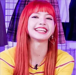 🍊 Lisa kpop, lisa, blackpink, idol, zangeres, rood haar, hart oorbellen, glimlachend telegram sticker