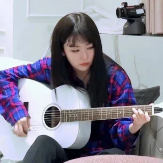 👘 Gitarre, Musik, Frau, spielen, Sängerin, Musikinstrument telegram sticker