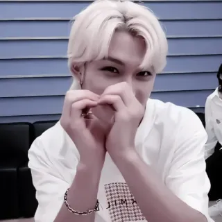 🍅 kpop, idol, serce, uroczy, uśmiech telegram sticker