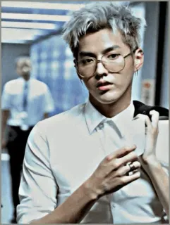 ➖ Kris Wu Kris Wu, K-Pop, cantante, attore, occhiali, moda, stile telegram sticker