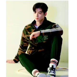 🧎 homme, coréen, beau, mannequin, mode, acteur whatsapp sticker
