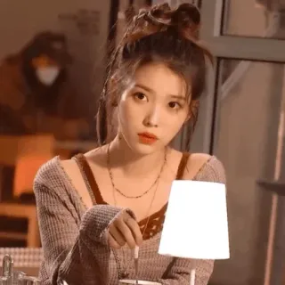 🤨 IU ไอยู, เกาหลี, คนดัง, นักร้อง, นักแสดง, เคป็อป telegram sticker