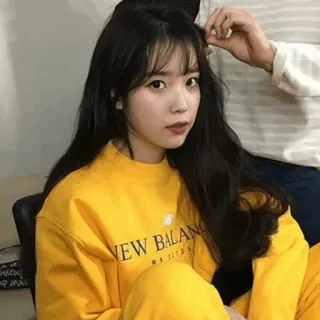 🦋 IU NEW BALANCE женщина, кореянка, певица, желтый, new balance whatsapp sticker