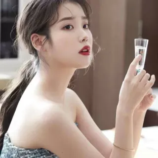 🤠 IU นักร้องเกาหลี, IU, K-POP, คนดัง, ผู้หญิง, เอเชีย telegram sticker