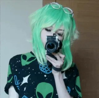 💚 Косплей, зеленые волосы, камера, инопланетянин, милый, селфи telegram sticker