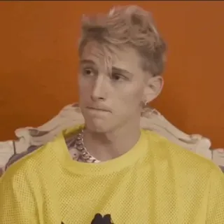 ➖ Machine Gun Kelly machine gun kelly, musiker, sänger, blonde haare, porträt, mgk, rapper telegram sticker