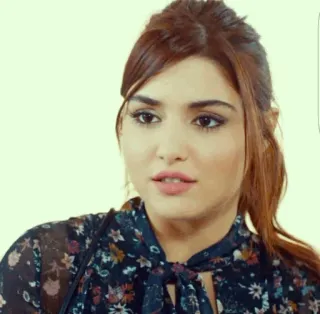 😃 Hande Erçel wanita, aktris, selebriti, Turki, cantik, potret telegram sticker