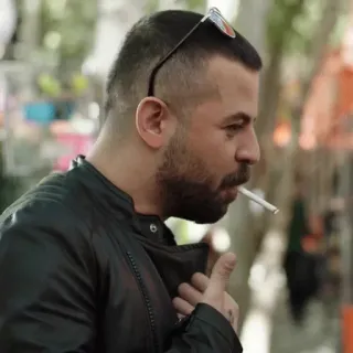 🚬 мужчина, сигарета, кожаная куртка, курение, взрослый, портрет telegram sticker