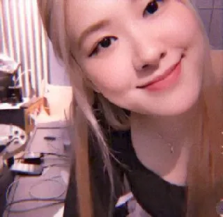 💗 personne, femme, portrait, selfie, cheveux blonds, sourire telegram sticker