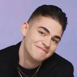 🗝 Hero Fiennes Tiffin aktor, selebriti, potret, pria, orang, tampan telegram sticker
