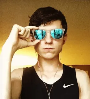 😎 Tom Holland actor, selfie, sunglasses, portrait whatsapp sticker
