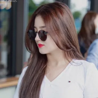 🐣 Nancy Jewel McDonie retrato, mujer, gafas de sol, kpop, cantante, celebridad, belleza, moda telegram sticker