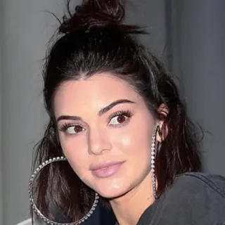😏 Kendall Jenner Modella, Celebrità, Donna, Ritratto, Moda, Orecchini a cerchio telegram sticker