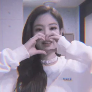 🎠 VOGUE coréen, fille, cœur, K-pop, Idole, Vogue telegram sticker
