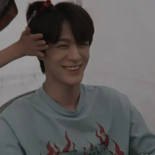 🏹 sonrisa, retrato, kpop, ídolo, asiático, hombre, feliz whatsapp sticker