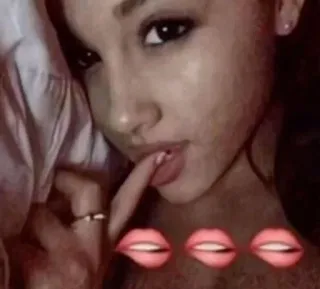 🌟 Ariana Grande telegram sticker