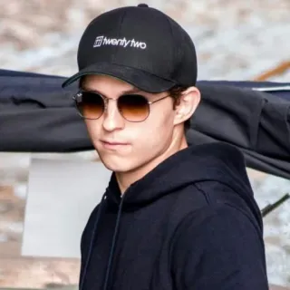 😐 twenty two homme, lunettes de soleil, casquette, sweat à capuche telegram sticker