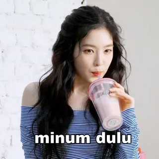 🍺 minum dulu 여자, 마시는, 음료, 인물사진, 실내 whatsapp sticker