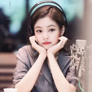 ➖ Jennie K-pop, Cantante, Cuffie, Ritratto, Jennie Kim, Blackpink, Musicista telegram sticker