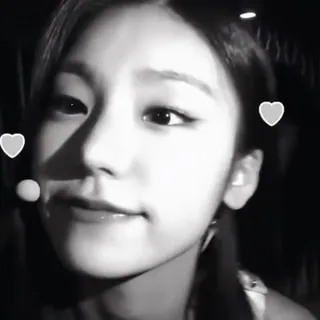 🐻 kpop, idol, porträt, schwarz-weiß, weiblich, frau, gesicht telegram sticker