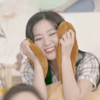 💘 Seulgi Seulgi, K-Pop, Red Velvet, idol, smile, woman, pillow telegram sticker