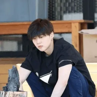 😫 Suga kpop, suga, bts, min yoongi, idol, cantante, musica, artista telegram sticker