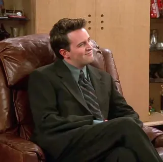 🧐 Chandler Bing Friends sitcom, Friends, série TV, Chandler Bing, personnage, homme, assis whatsapp sticker