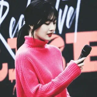⛩ 女人, 歌手, 表演者, 麦克风, 红色毛衣 telegram sticker