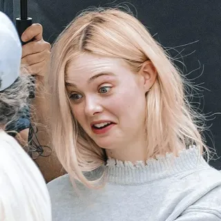 😟 Elle Fanning Schauspielerin, blond, Porträt, Promi, Gesicht whatsapp sticker
