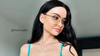 🍷 woman, portrait, model, person, brunette, sunglasses telegram sticker