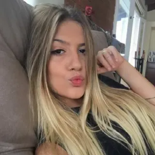 😘 Frau, Porträt, Mädchen, blondes Haar, Schönheit, Selfie telegram sticker