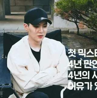🏳 첫 믹스테이프
4년 만에
4년의 시간의 이유가 whatsapp sticker