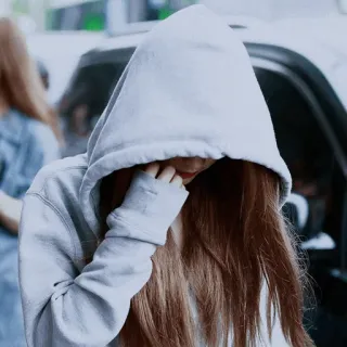 🌨 femme, sweat à capuche, triste, seule, cheveux telegram sticker