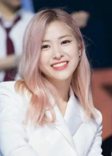 😁 Ryujin kpop, idol, mulher, sorriso, cabelo rosa, celebridade, cantora telegram sticker