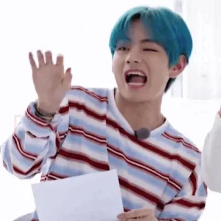 🤙 V Kpop, Idol, Cantante, capelli blu, salutando, occhiolino whatsapp sticker