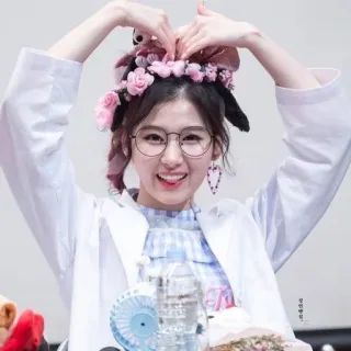 🍭 Sana kpop, ídolo, cantante, linda, chica, twice telegram sticker