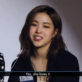 🌚 Ryu Jin No, she loves it. kpop, Ryu Jin, Itzy, coreano whatsapp sticker