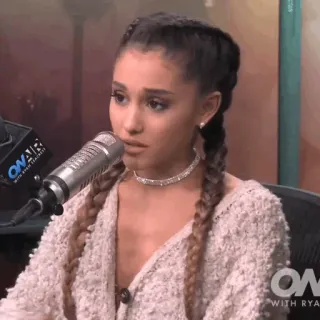 📀 Ariana Grande ON AIR WITH RYAN SEACREST ariana grande, chanteuse, célébrité, interview, ryan seacrest, en direct whatsapp sticker