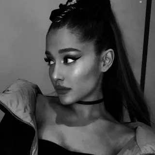 🗝 Ariana Grande ariana grande, cantante, celebridad, retrato, blanco y negro, estrella pop telegram sticker