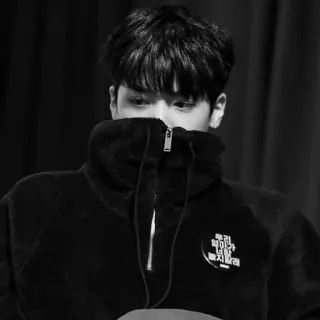 🖤 우리 엄마 울지말래 coreano, suéter, retrato, hombre, blanco y negro whatsapp sticker