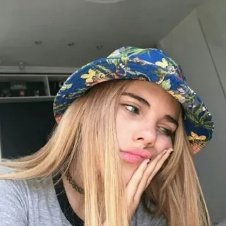 😕 Frau, Hut, Porträt, Mädchen, süß, Jugend, blond, Schönheit telegram sticker