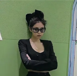 💵 Jennie Kim K-pop, Jennie, Blackpink, Óculos de sol, Moda, Celebridade, Coreano telegram sticker