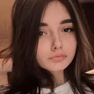 🥺 retrato, mujer, chica, cara, morena, guapa, selfi, persona telegram sticker