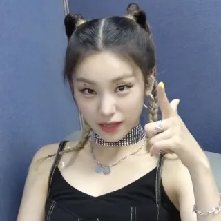 😐 woman, girl, asian, kpop, selfie, portrait whatsapp sticker