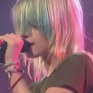 ❤️‍🔥 cantor, microfone, música, concerto, apresentação telegram sticker